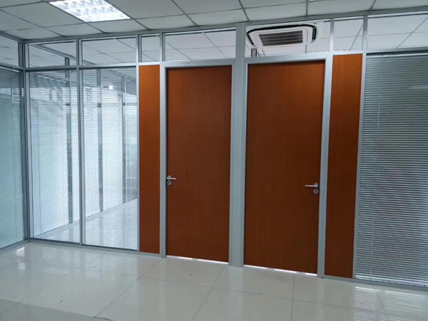 鄭州玻璃隔斷墻高檔烤漆門